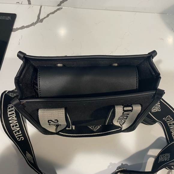 Steve Madden Black Messenger Bag Sleek and Minimalist - Picture 16 of 16